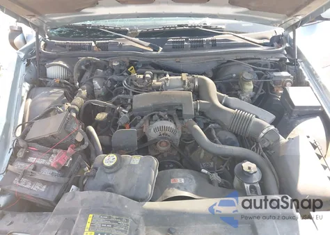 2004 Mercury Grand Marquis Gs из США, поврежденный, VIN 2MEFM74WX4X672773